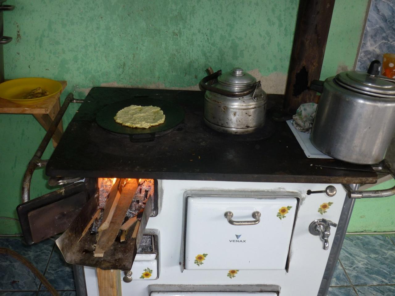Uso de lenha em casas bate patamar de 2009 por alta do botijão