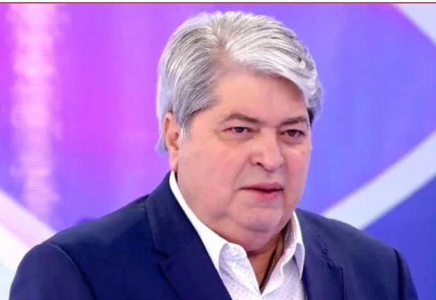 Vídeo: Datena se emociona no SBT com homenagem de Silvio Santos