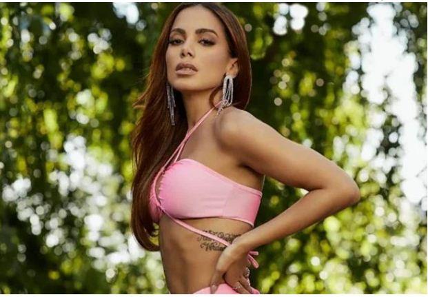 Anitta revela doença e diz que precisará passar por cirurgia