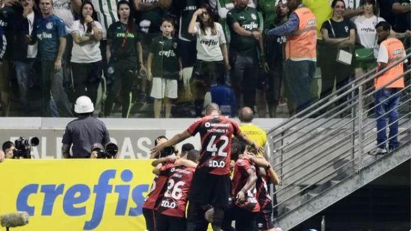 Athletico vence o Palmeiras fora de casa e esquenta briga pela liderança do Brasileirão