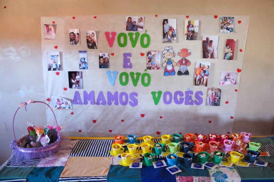 CRECHE MANOEL TEÓFILO REALIZA MOMENTO EM ALUSÃO AO DIA DOS AVÓS