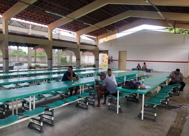 Desabrigados por causa de alagamentos são acolhidos em escola na Zona Norte de Natal: 'Foi muito desespero'