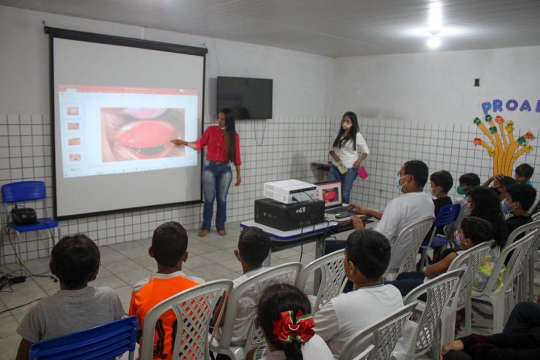 EQUIPE DE ENDEMIAS REALIZA PALESTRA NA ESCOLA JESSÉ PINTO FREIRE EM CARNAÚBA