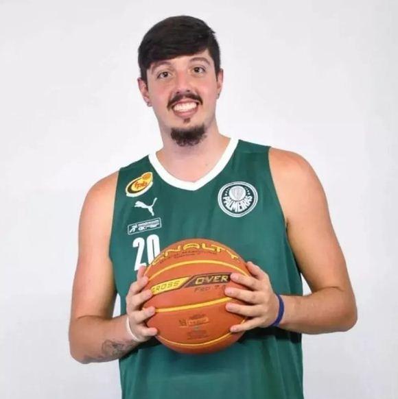 Jogador de basquete do Palmeiras está em estado grave após capotamento de carro no interior de SP