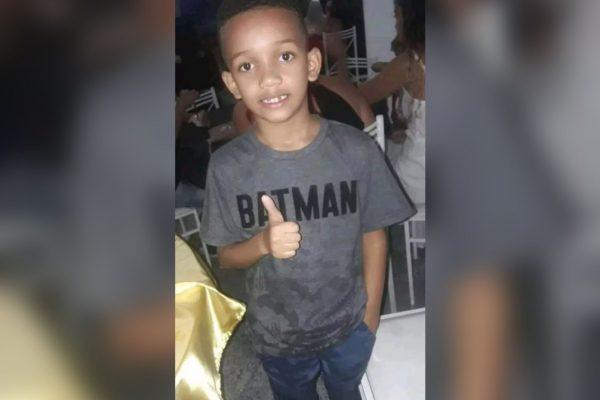 Mãe e padrasto são presos suspeitos de matar menino de 10 anos