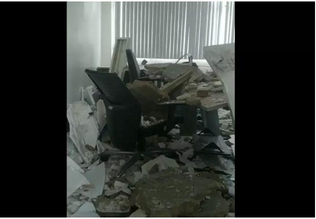 Parte do teto desaba em sala na UFRN e estudante é atingido
