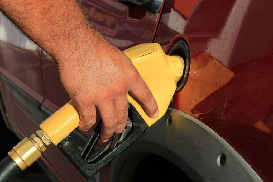 Preços dos combustíveis continuam em queda na Paraíba e álcool chega a R$ 4,50