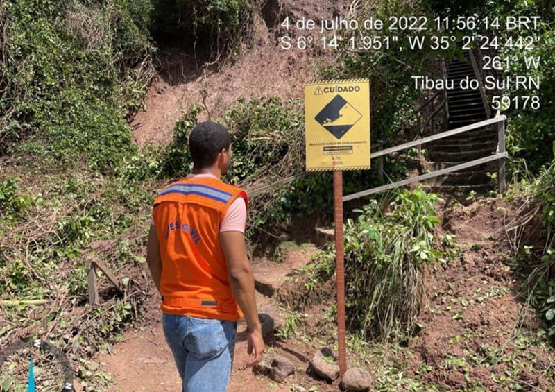 TIBAU DO SUL REGISTRA NOVOS DESLIZAMENTOS DE TERRA EM FALÉSIAS