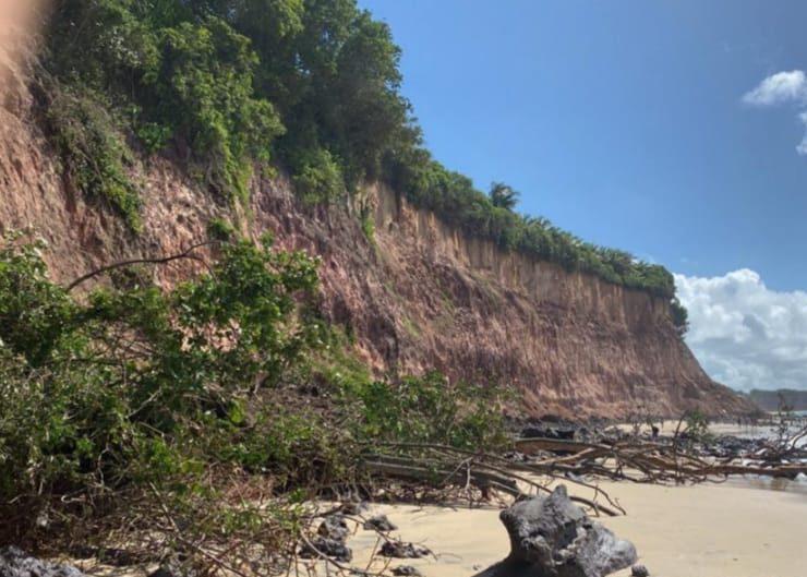 Tibau do Sul registra novos deslizamentos em falésias após fortes chuvas no litoral do RN