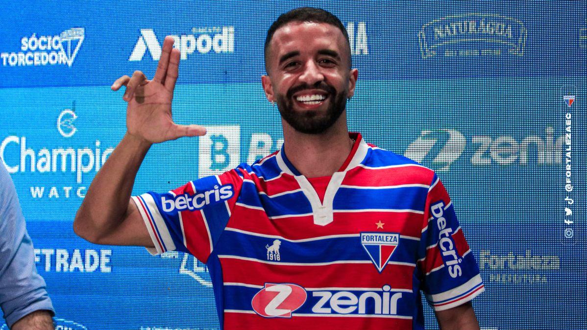 Caio Alexandre é apresentado pelo Fortaleza e reforça desejo de seguir no clube: 'ficar muito tempo'