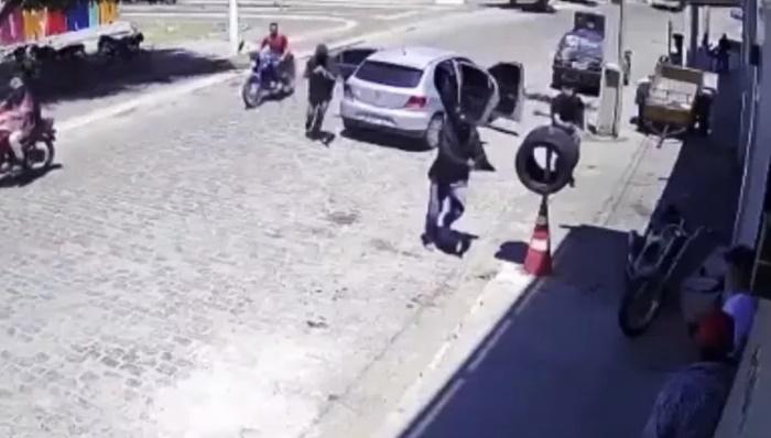 Comerciante é executado em frente a mercadinho no interior do RN; Vídeo mostra momento exato