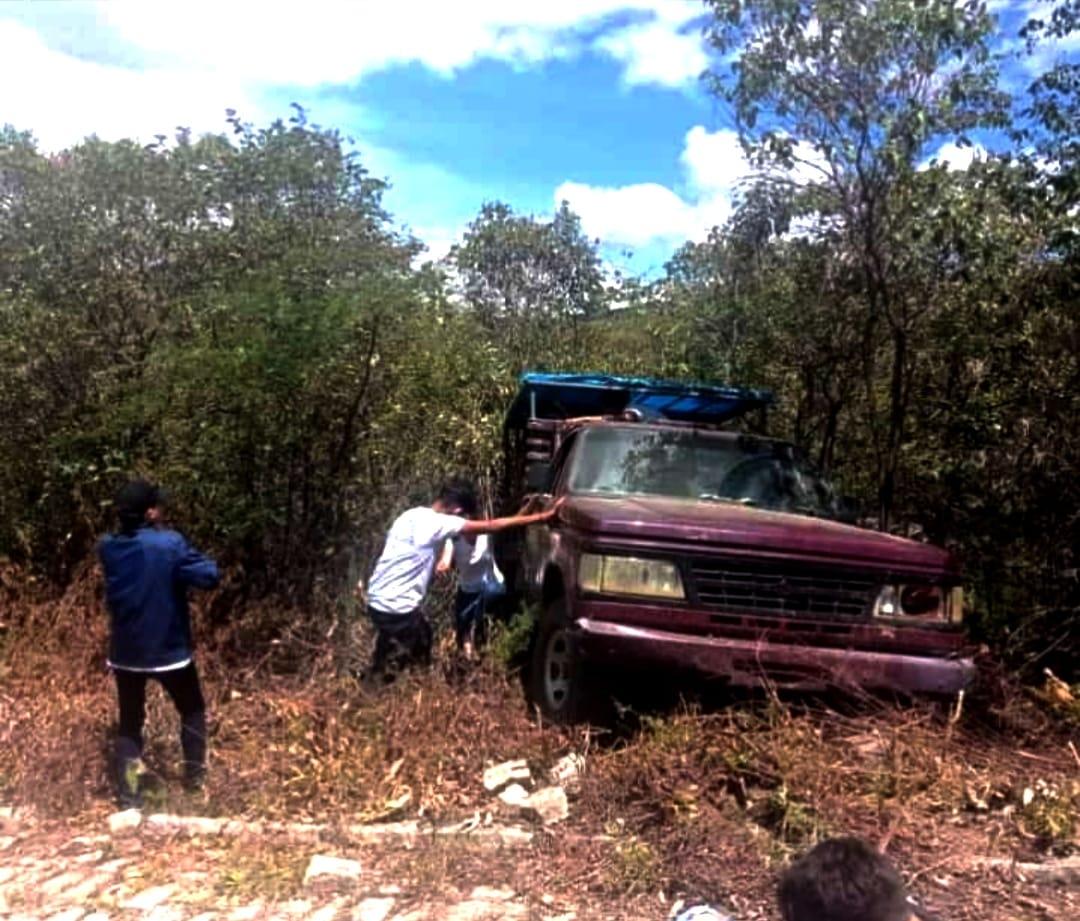 Estudantes transportados em caminhonete 