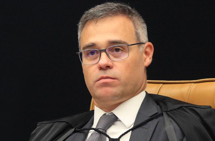 Mendonça leva ao plenário do STF ações contra emenda que criou benefícios em ano eleitoral