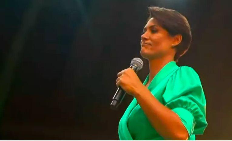 Michelle Bolsonaro representa as trevas, diz colunista da Folha