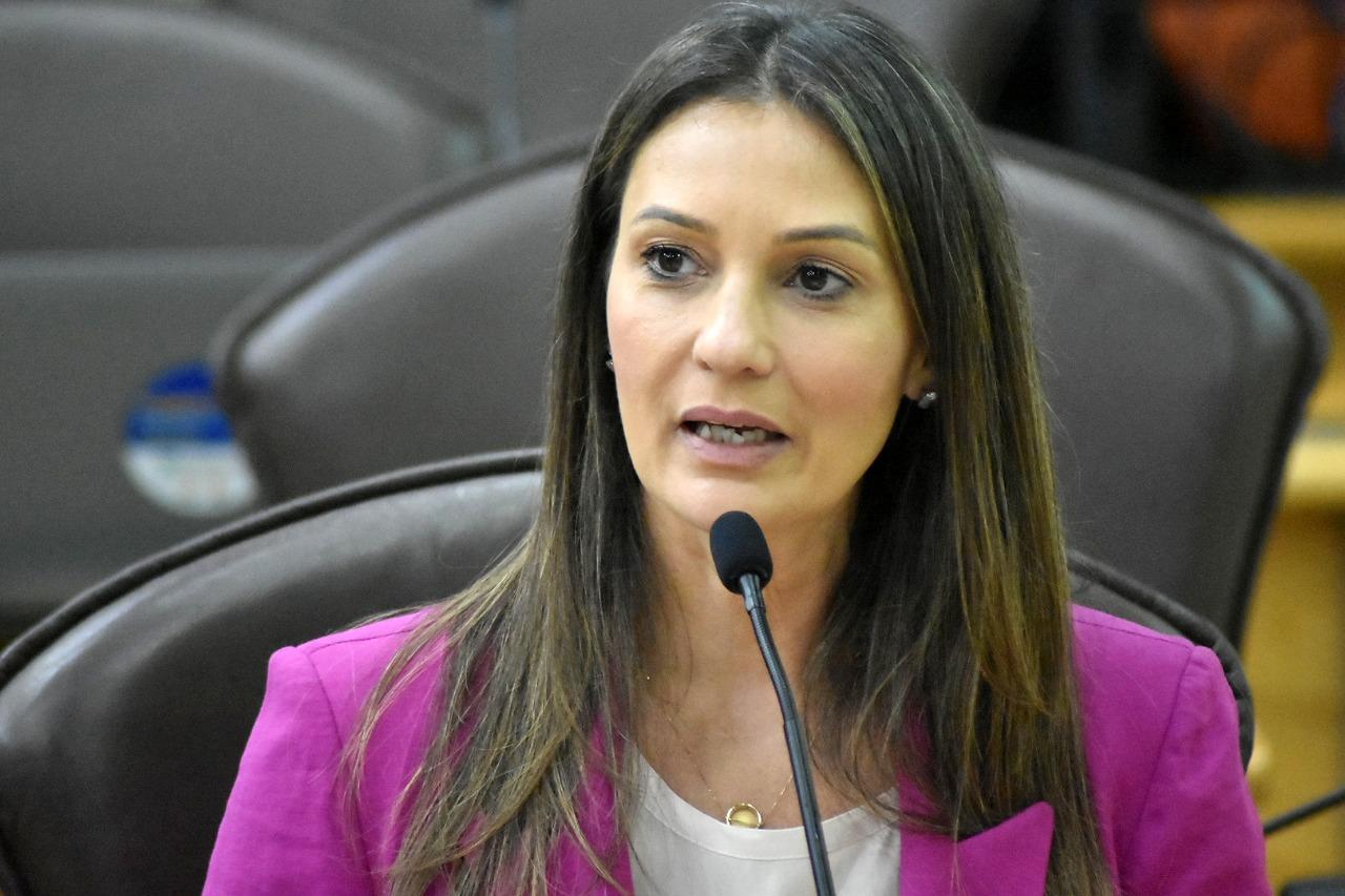 No Dia do Estudante, Cristiane Dantas denuncia falta de professores nas escolas estaduais