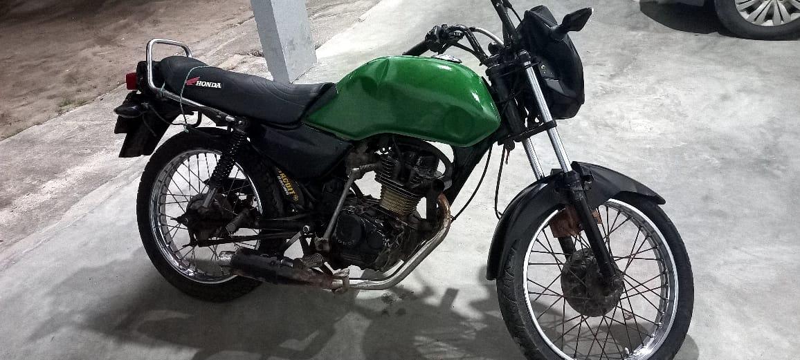 POLICIAIS MILITARES APREENDEM MOTO ADULTERADA NA CIDADE DE AREZ
