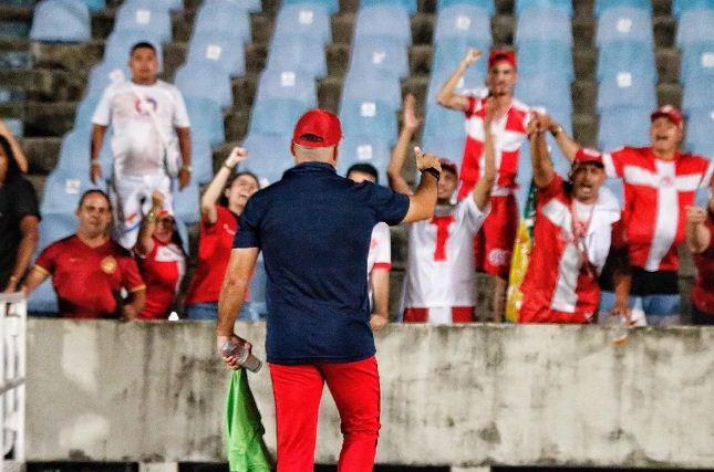 Sena ressalta mérito dos jogadores e vê América-RN focado para buscar acesso: 