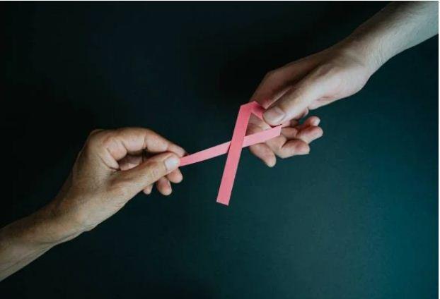 Veja 5 sinais que podem indicar câncer de mama em homens
