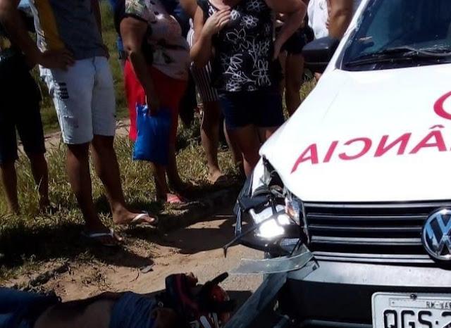 Vídeo: Ambulância de Várzea se envolve em acidente em Santo Antônio, no RN