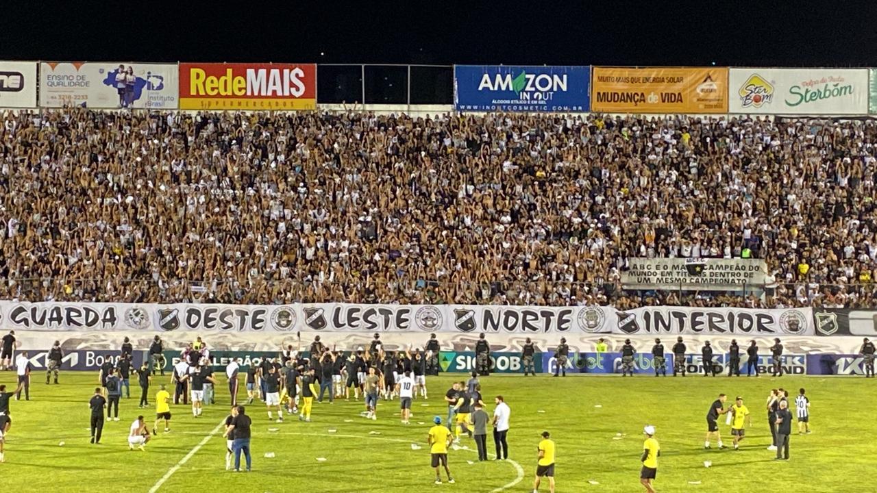 ABC vence o Paysandu e volta à série B