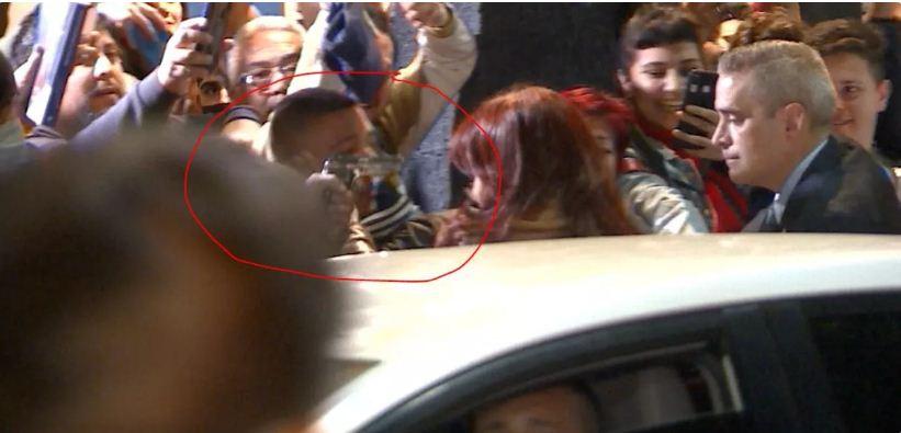 Brasileiro é preso após tentar atirar contra Cristina Kirchner (vídeo)