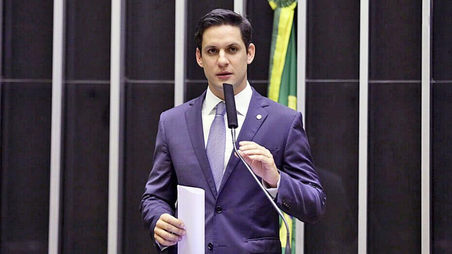 Candidato ao Senado Rafael Motta sofre acidente de carro na BR-304