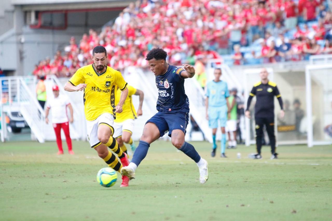 Com direito a golaço, América abre vantagem nas semifinais da Série D