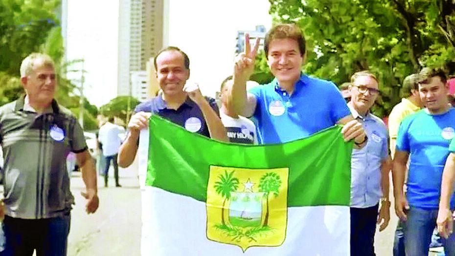 Fábio Dantas e Robinson Faria colocam desavença de lado e dançam juntos