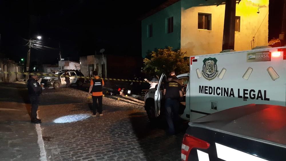 Homem de 33 anos é vigiado por criminosos armados e executado a tiros ao sair de casa no RN