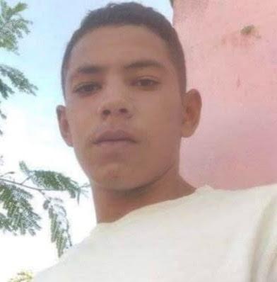 Jovem de 18 anos é raptado, tem pés e mãos amarrad0s e é executado a tiros em estrada de terra no RN