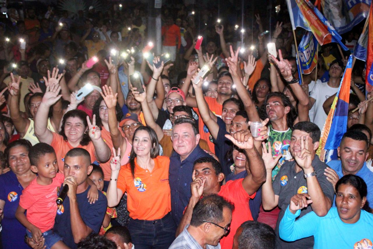MULTIDÃO INVADE AS RUAS EM APOIO A CRISTIANE DANTAS EM GEORGINO AVELINO