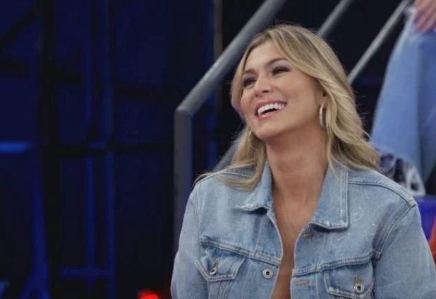 Na televisão, Livia Andrade revela tatuagem misteriosa
