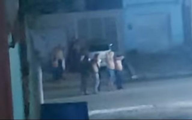 Novos videos e imagens mostram homens sendo feito reféns em Canguaretama e destruição de agência bancária