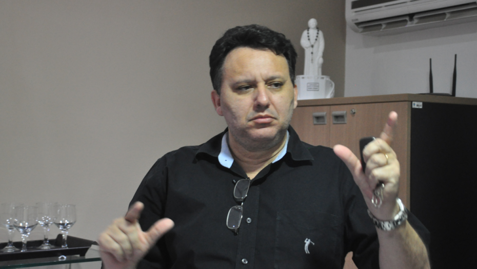 Rogério Marinho se juntou a Deus e o diabo e traiu a direita do RN, detona Cícero