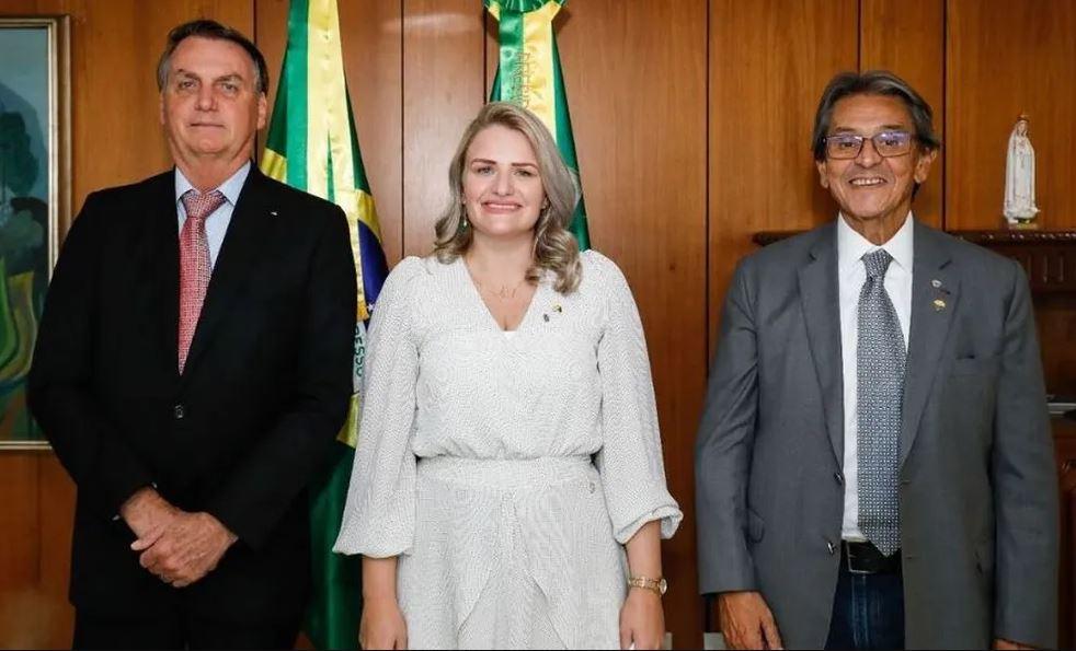 Após Jefferson atacar policiais, Bolsonaro diz que não tem nem foto com ex-deputado, apesar de registros no Palácio do Planalto