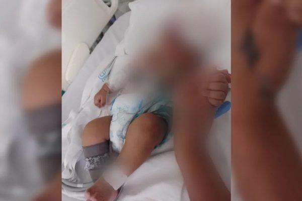 Bebê morre após ser atingido no rosto por celular jogado pelo pai
