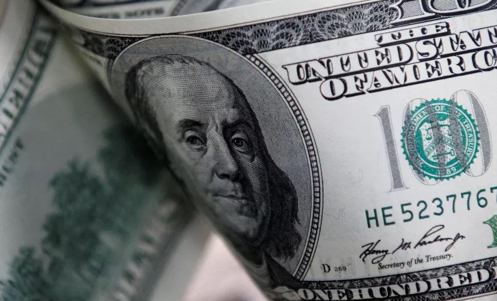 Dólar tem maior alta diária em seis meses e passa de R$ 5,30