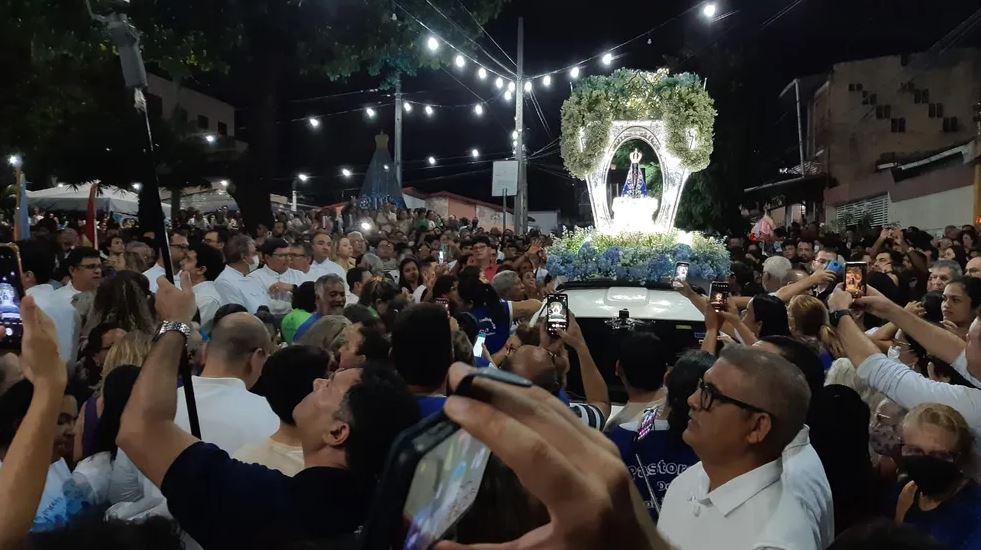 FOTOS: Procissão encerra homenagens à Nossa Senhora Aparecida em Natal