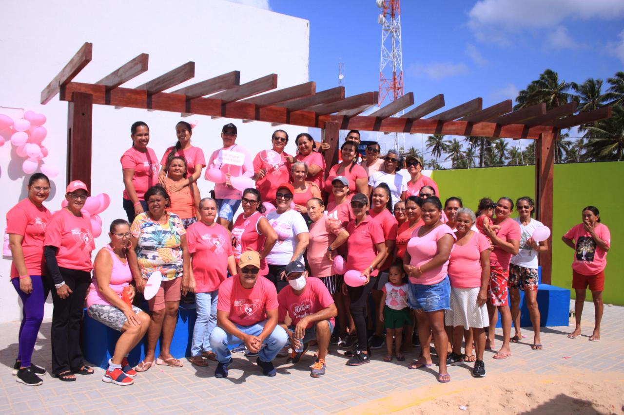 SMS DE GEORGINO AVELINO REALIZA CAMINHADA EM ALUSÃO AO OUTUBRO ROSA
