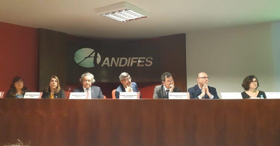 Universidades Federais afirmam que estão com atividades em risco devido o corte orçamentário