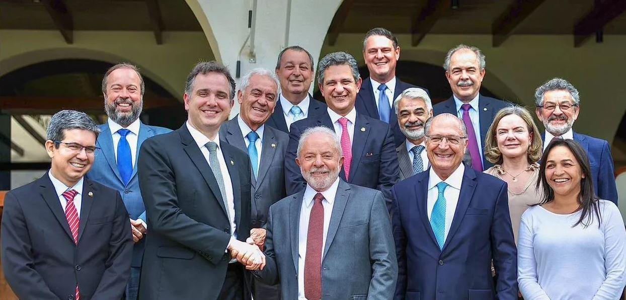Assim como Lira, Pacheco promete empenho a Lula para viabilizar PEC da Transição