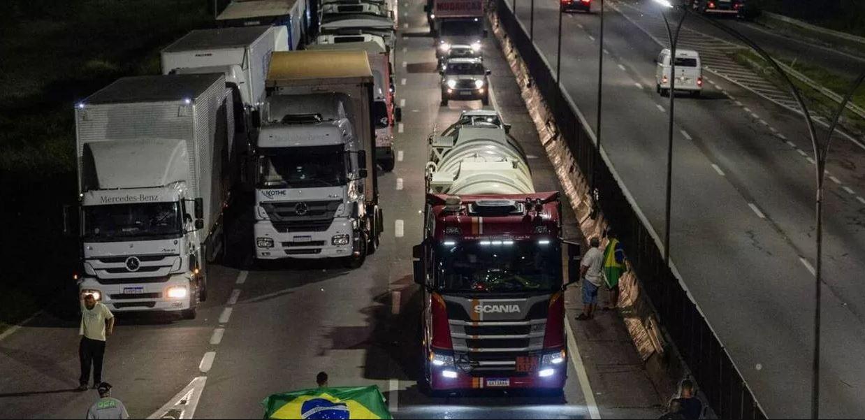 Bloqueios ordenados por Bolsonaro podem matar brasileiros por falta de oxigênio nos hospitais