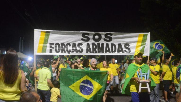 Bolsonaristas culpam generais por impedir um golpe, e Exército vê ataque covarde