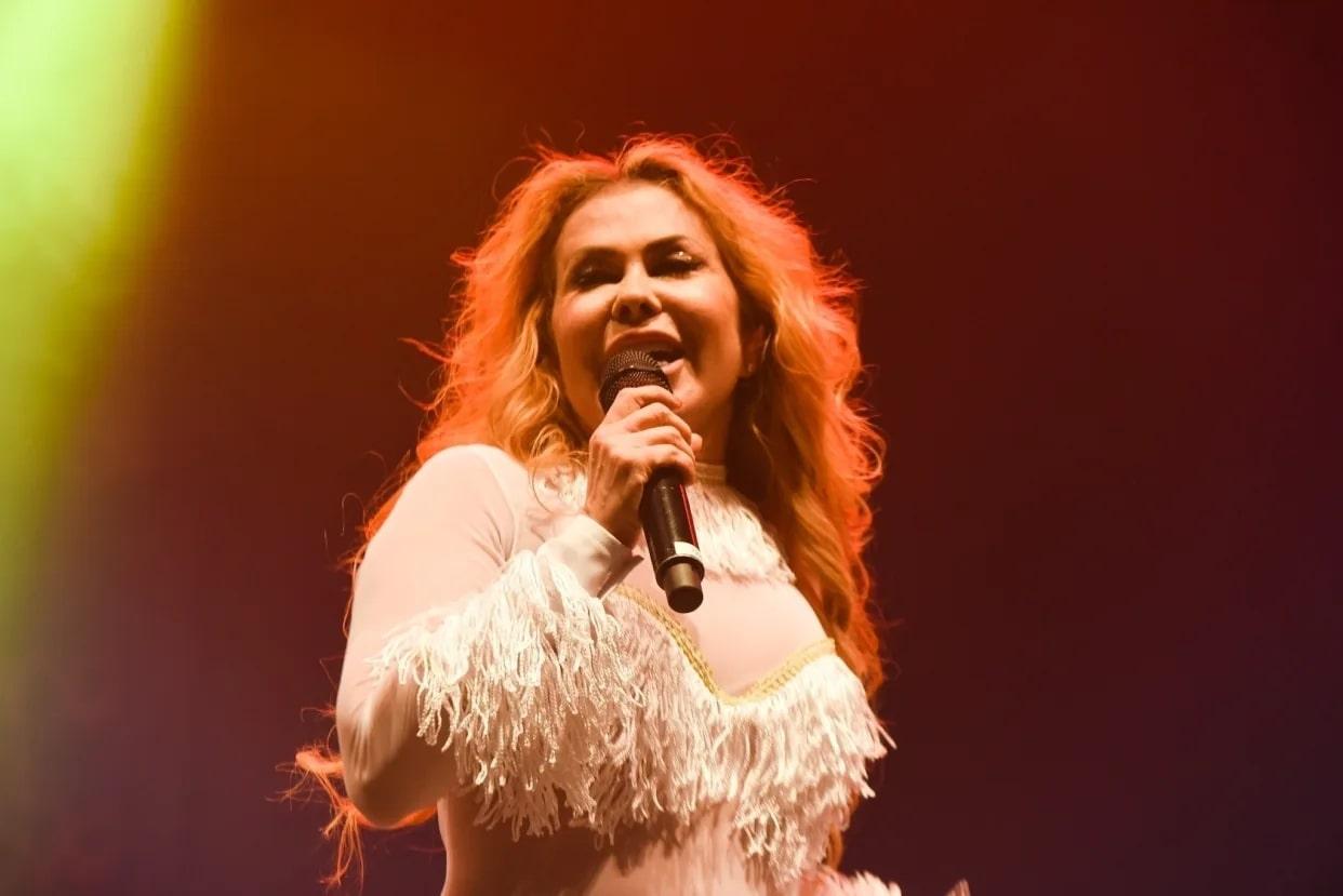 Cantora Joelma sofre três paradas cardíacas e tem derrame