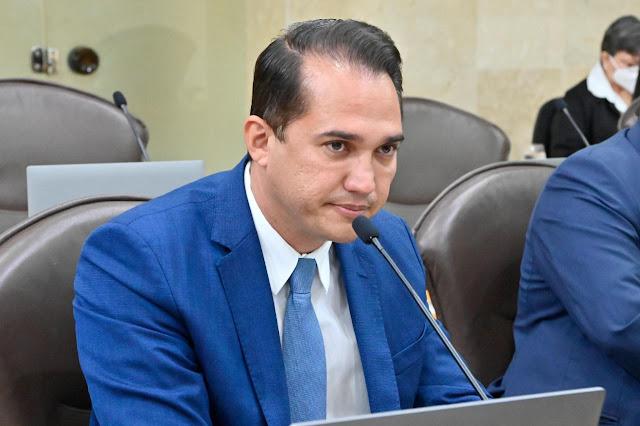 Deputado Kleber Rodrigues vota a favor do projeto que atualiza o estatuto dos PMs no RN