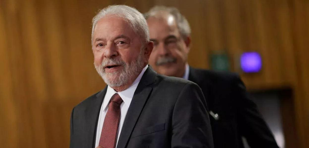 Em Brasília, Lula vai negociar PEC e definir nomes do núcleo de Defesa da Transição