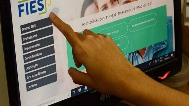 Fies e inadimplência: desconto de 12% para quem está em dia não compensa, dizem formados. Devedor tem mais vantagem