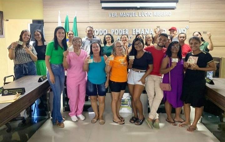 GEORGINO AVELINO: ARTESÃOS CADASTRADOS NA SEC. DE CULTURA RECEBEM SUAS CARTEIRINHAS