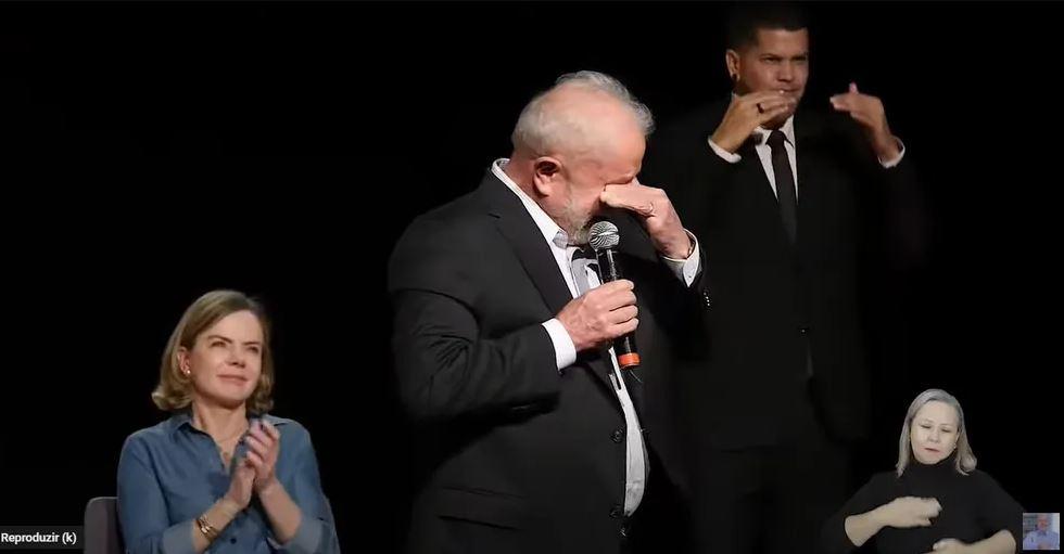 Lula chora ao reafirmar compromisso com combate à fome no país; veja vídeo