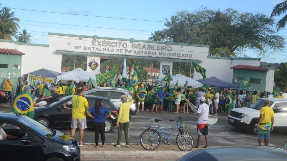 Manifestantes golpistas ocupam propriedade privada em Natal